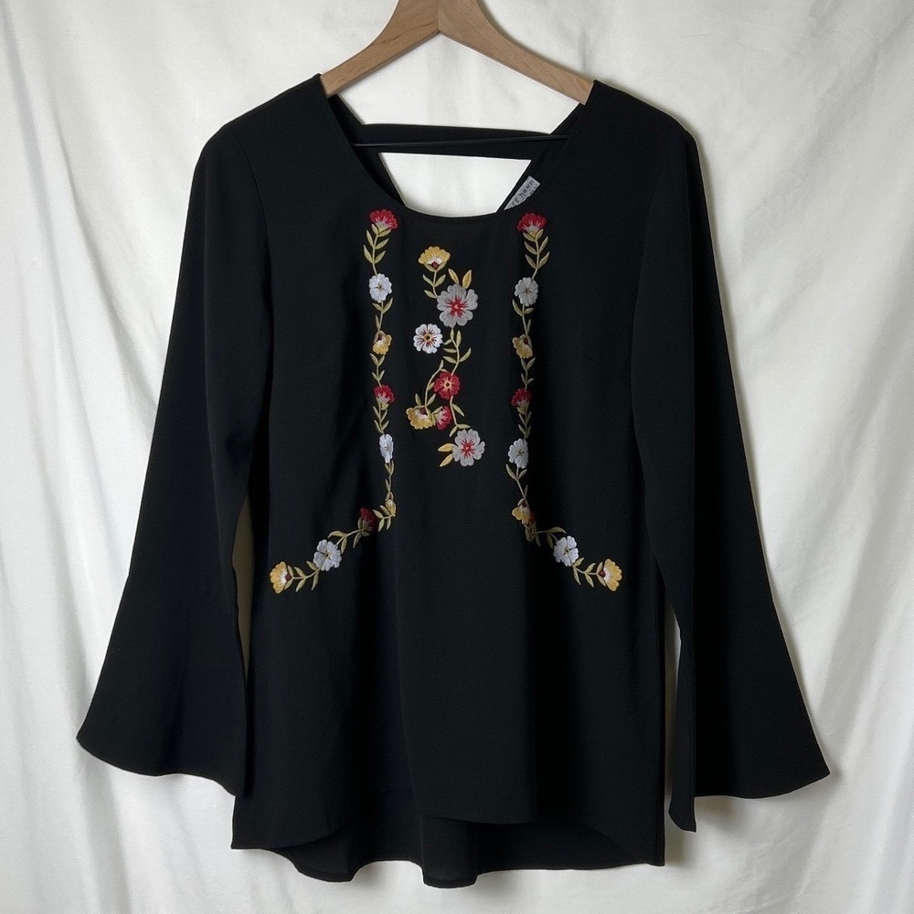 Ruff Hewn Womans Embroidered Floral Bell Sleeve Top Size XS Boho Whimsigoth